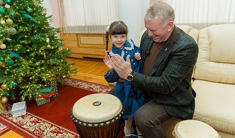 Африканские барабаны в Доме Советов